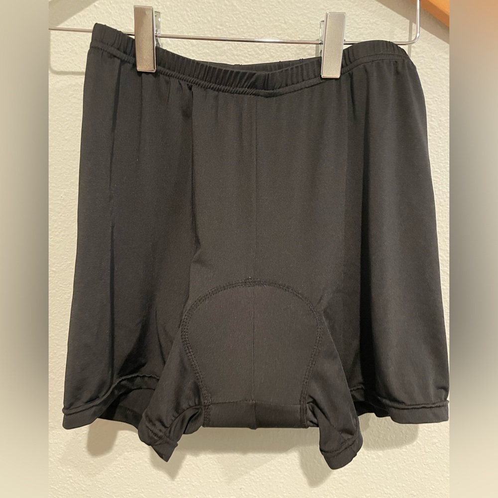 Black Realtoo padded bicycle shorts Size M